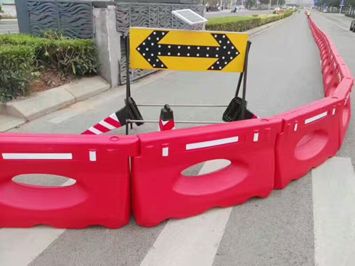 深圳市政施工水马 道路护栏围栏 路障 隔离墩水马