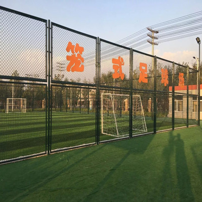 旺丰拼装日字形笼式足球场围网 厂家上面测量安装