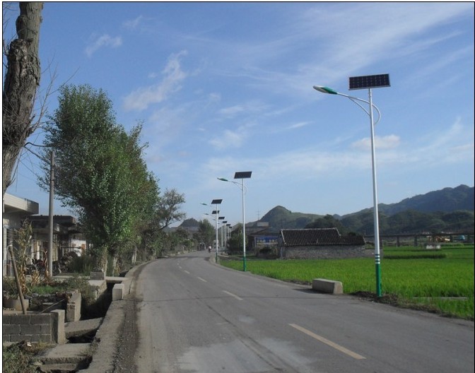 新疆太阳能路灯安装公司/含运费
