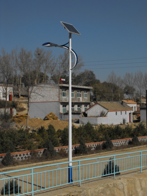 自贡6米太阳能路灯/太阳能路灯安装价钱