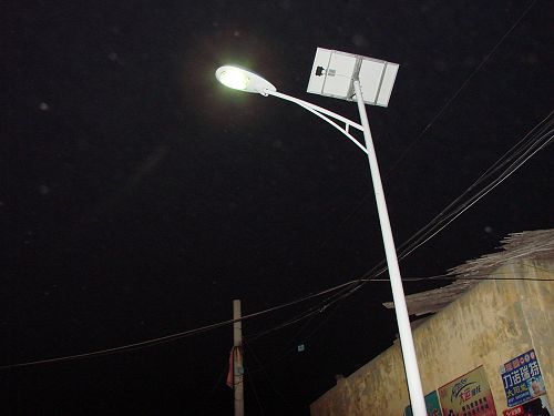 焦作6米太阳能路灯/太阳能路灯安装价钱