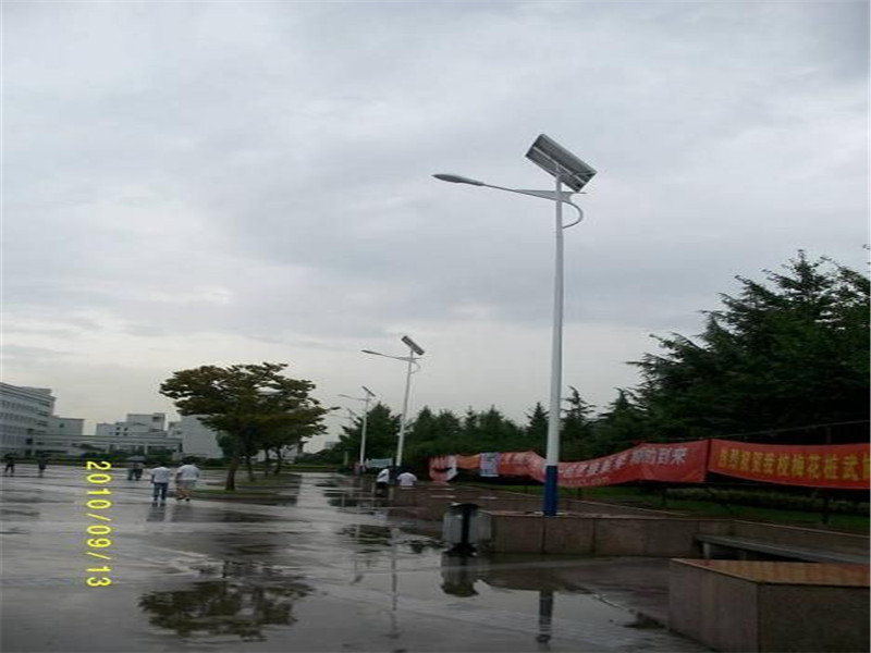 北京太阳能路灯***厂家-太阳能路灯安装价格