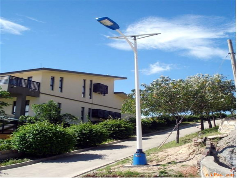 梨树太阳能路灯厂家/6米7米太阳能路灯价格