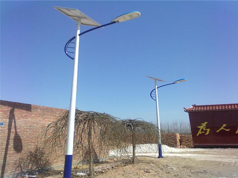 长顺县太阳能路灯***厂家-太阳能路灯安装价格