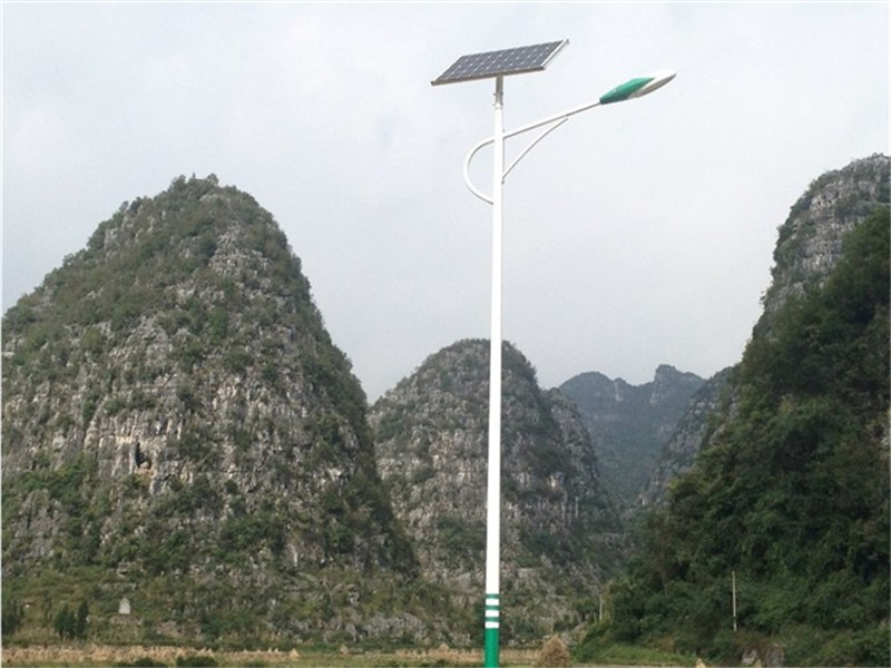 汤旺河太阳能路灯***厂家-太阳能路灯安装价格
