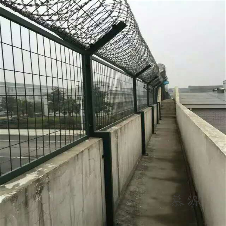 子狱焊接隔离网-钢网墙