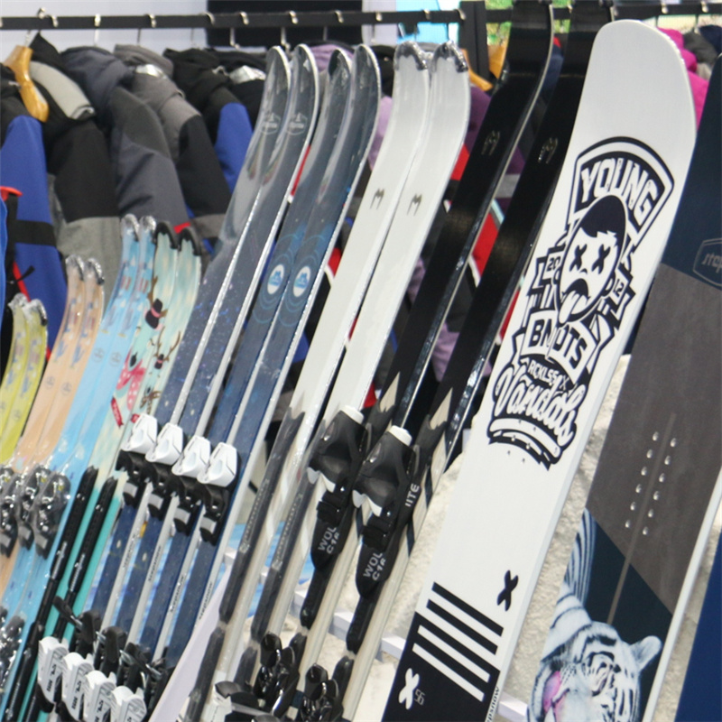滑雪场单双板型选择 河南曼琳滑雪板厂家现货定制价格