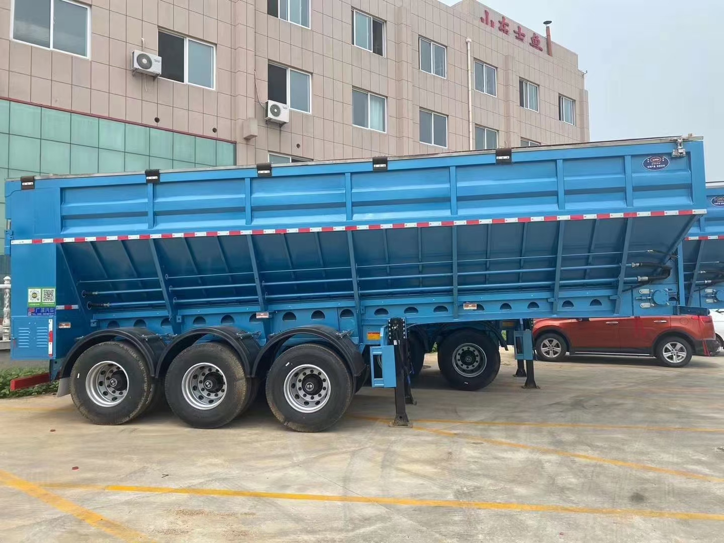 特殊结构半挂车，平移式自卸车，履带式卸货车-山东吉鲁汽车