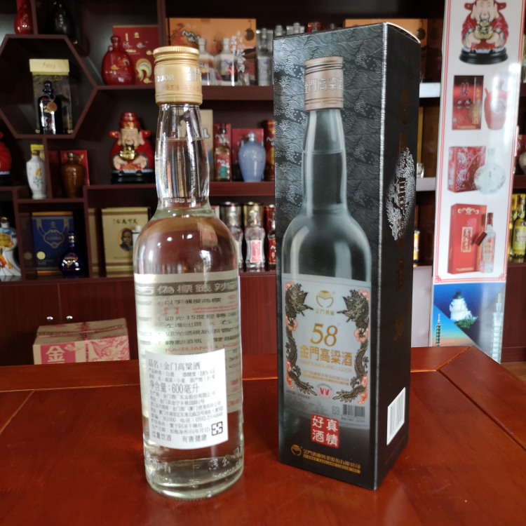 金门高粱酒600mL 58度白金龙、酒花细密，旋转酒杯