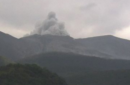 日本新岳火山