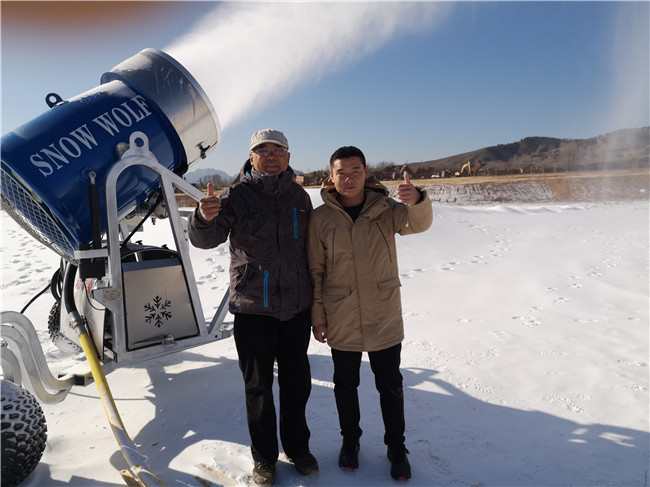 河北七山滑雪场造雪机07.jpg